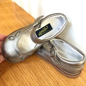 Amelio silver Mary Jane strapped shoe - size 6.5